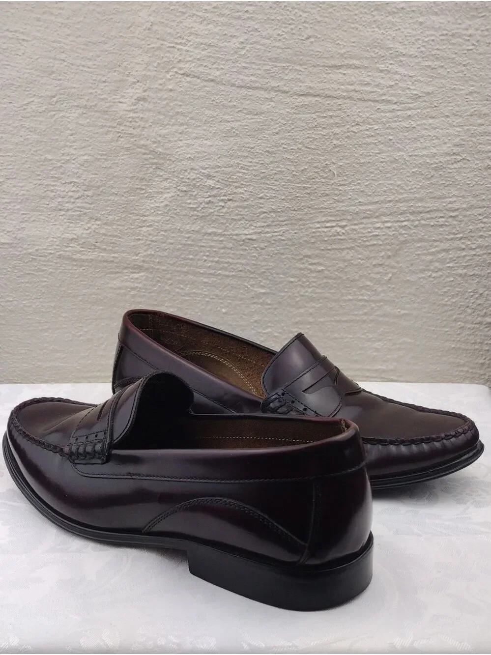 Bass Weejuns Rooney Wine Polished Leather Hand Stitched Upper Penny Loafer Shoe
